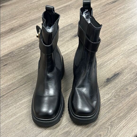 New Steve Madden Women's Gates Buckle-Detailed Lug-Sole Booties Size 7.5 - Picture 2 of 9